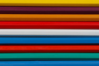 Arkaplan parlak renkli kalemler, üst görünüm