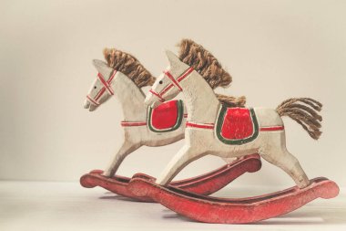 Masada iki tahta oyuncak, yarışma konsepti.