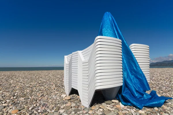 Sun lounger on a pebblestone beach — Stock Photo, Image