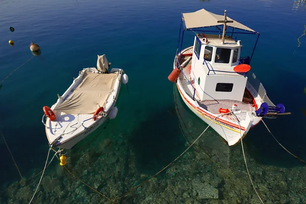 Yunanistan, Loutraki, tekneler Korynthian Körfezi'nde