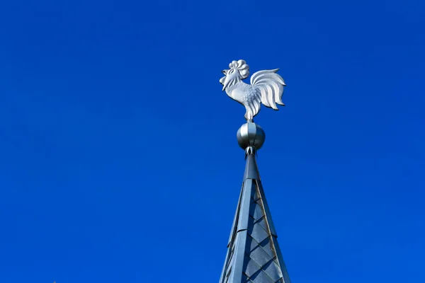 Tin-plate weathercock on the roof — Stock Photo, Image