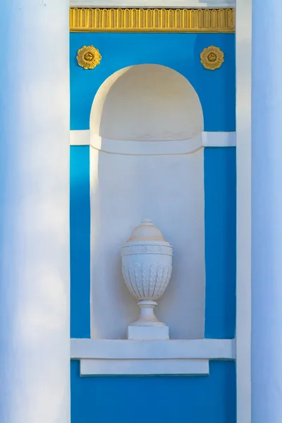 Stucco moulding planter in a alcove — Stock Photo, Image