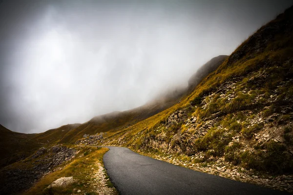 Mountain road in autumn. National nature park "Durmitor", Monten — Stock Photo, Image