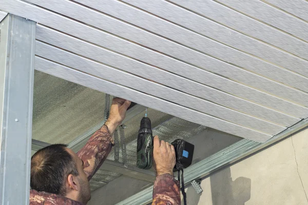 Plastik tavan montajı