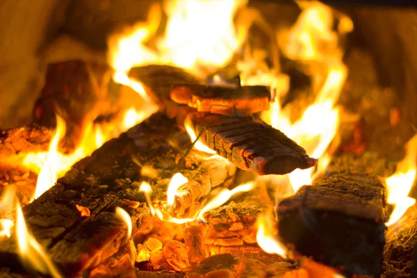 Fuego en la estufa de cerca — Foto de Stock