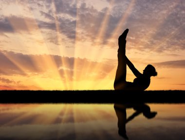 Pratik yoga bir kız silüeti