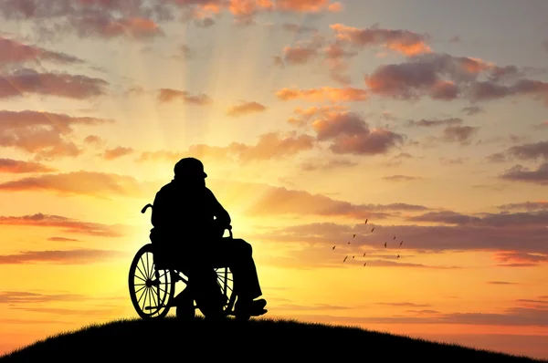 Silhouette de personne handicapée en fauteuil roulant — Photo