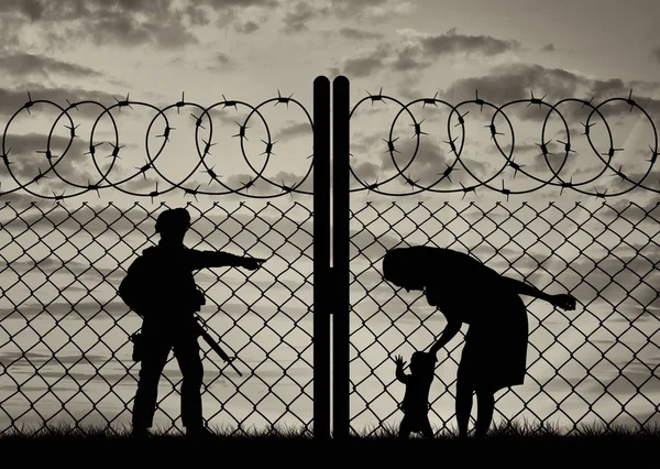 Silhouette refugee mother with a baby — Stock Photo, Image