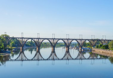 Ailroad eski köprü