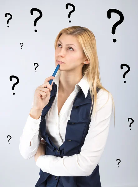 Thinking business woman with a pen in hand — Stock Photo, Image