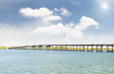 Uzun beton köprü 