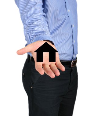 Bir ev simgesini holding iş adamı