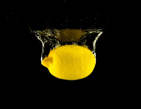 Falling citrus lemon in water — Stock Photo, Image