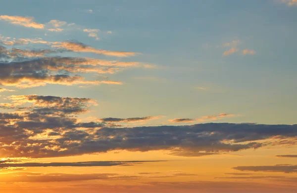 Západ slunce jasno večerní obloze — Stock fotografie