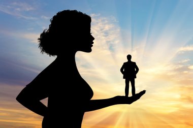 Küçük bir adam tutarak siluet feminist.