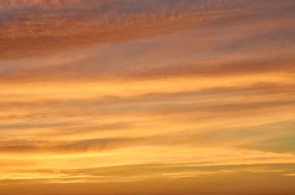 Západ slunce jasno večerní obloze — Stock fotografie