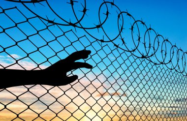 Eller mülteci yardım isterse