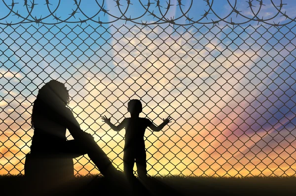 Mother with a small child refugees — Stock Photo, Image