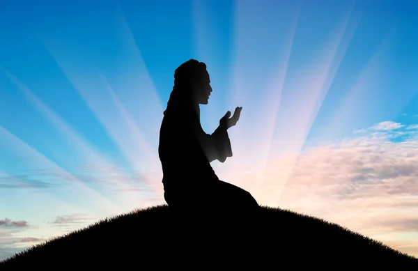 Muslim prays at sunset — Stock Photo, Image