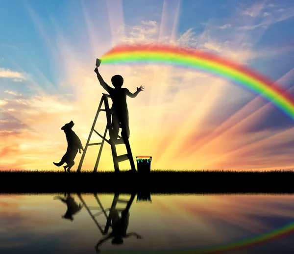 Kind malt Regenbogen in den Himmel — Stockfoto