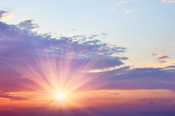 Светлый вечерний закат
