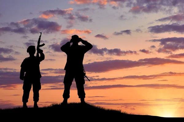 Silhouette of two soldiers — Stock Photo, Image