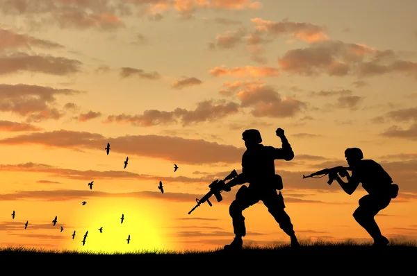 Silhouette of two soldiers — Stock Photo, Image
