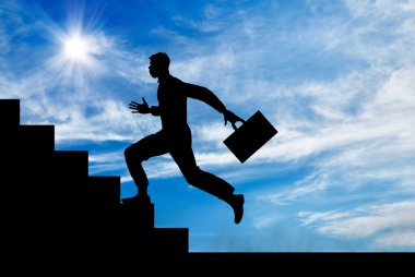 Merdivenlerden yukarı koşan bir adam silüeti