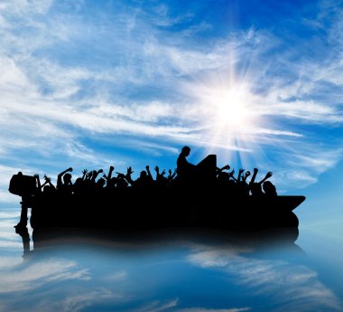 Mülteciler tekneler silüeti