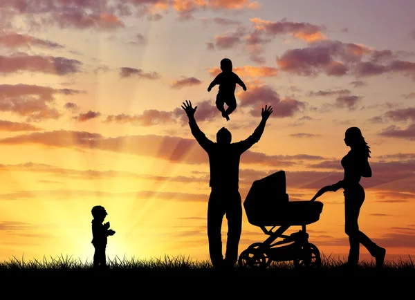 Silhouet van een gelukkige familie — Stockfoto