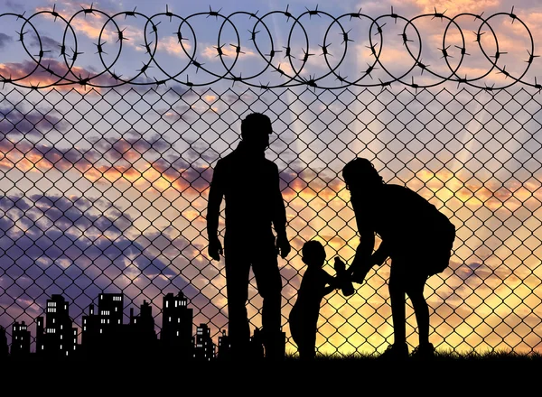 Sziluettjét a menekült családok — Stock Fotó