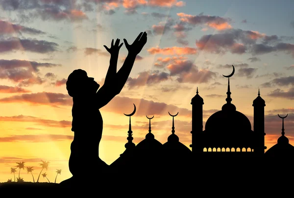 Silhouette of man praying — Stock Photo, Image