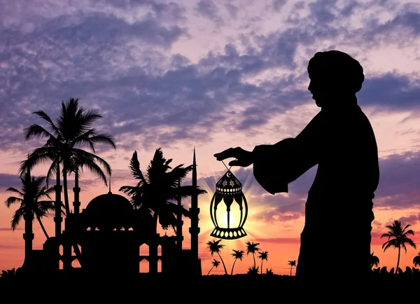 Silueta de hombre con lámpara en la mano — Foto de Stock
