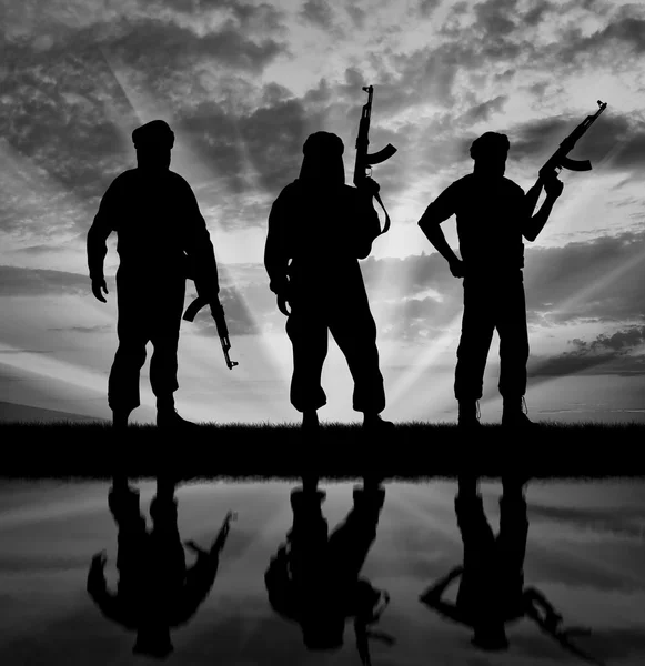 Silhouet van drie terroristen — Stockfoto
