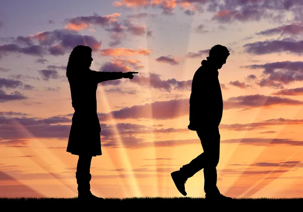 Silueta mujer rompe la relación con un hombre — Foto de Stock