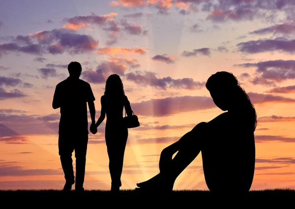 Silhouette  lonely woman looking at loving couple — Stock Photo, Image