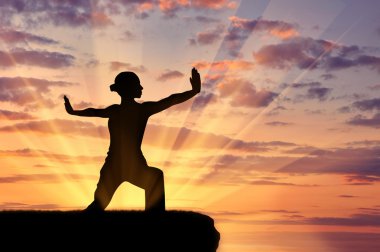 Pratik yoga bir kız silüeti