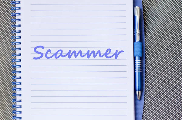 Scammer írni a notebook — Stock Fotó