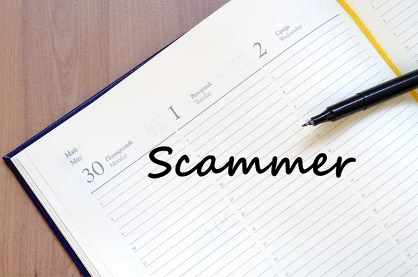 Scammer írni a notebook — Stock Fotó