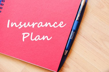 Sigorta planı yazmak üstünde defter