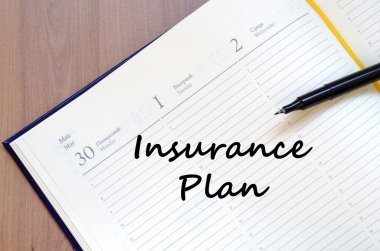 Sigorta planı yazmak üstünde defter