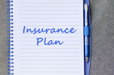 Sigorta planı yazmak üstünde defter