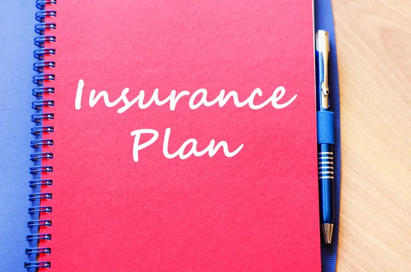 Sigorta planı yazmak üstünde defter