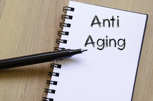 Anti-Aging schrijven op laptop — Stockfoto