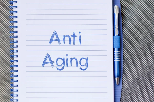 Anti-Aging schrijven op laptop — Stockfoto