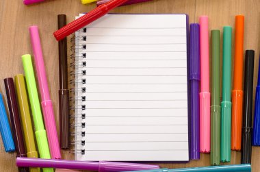 Keçeli kalem ve not defteri