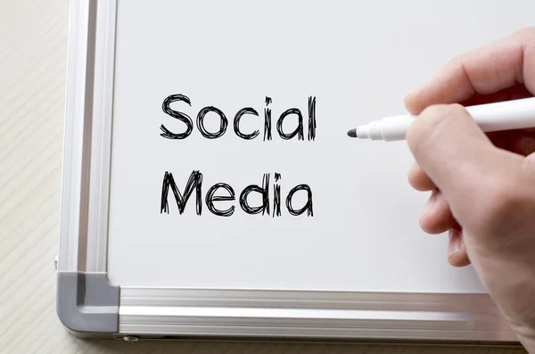 Sociale media geschreven op whiteboard — Stockfoto