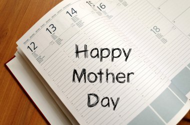 Mutlu anne gün yazmak üstünde defter