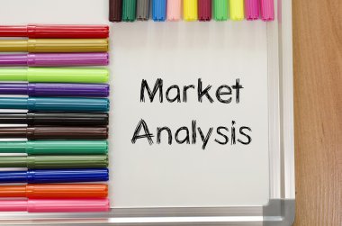 Keçeli kalem ve beyaz tahta