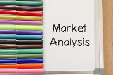 Keçeli kalem ve beyaz tahta